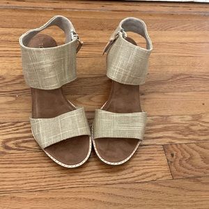 NWOT Toms block heel sandals